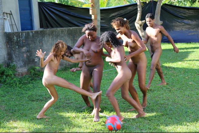 Tropical naked fun and active nudist entertainment [ヌーディズムコレクション]